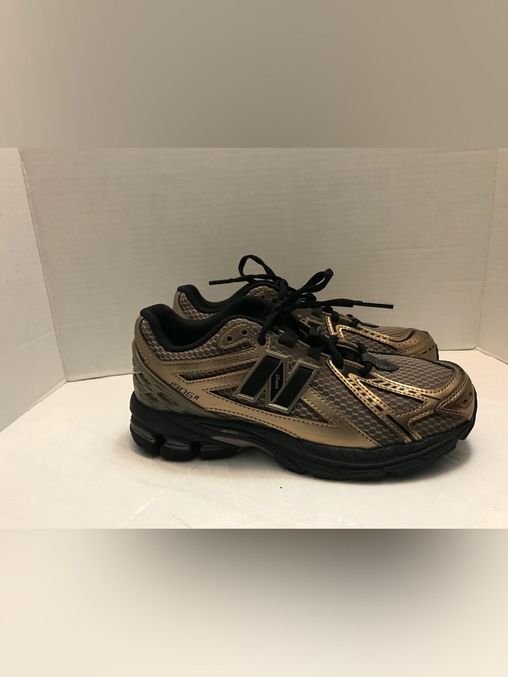 New Balance 1906R size 6